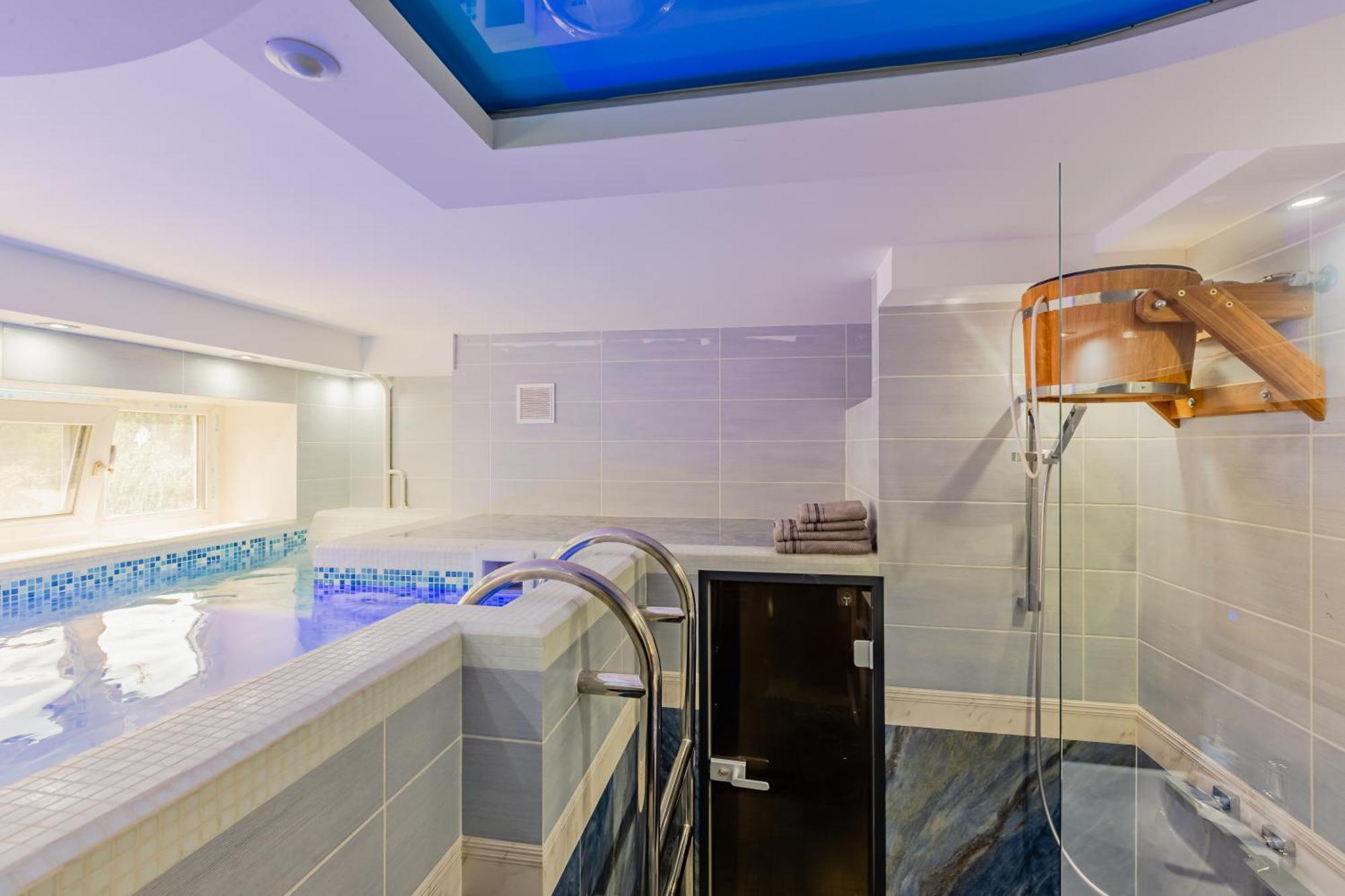 Luxury Apartment With Pool And Hammam Kyiv Exterior photo